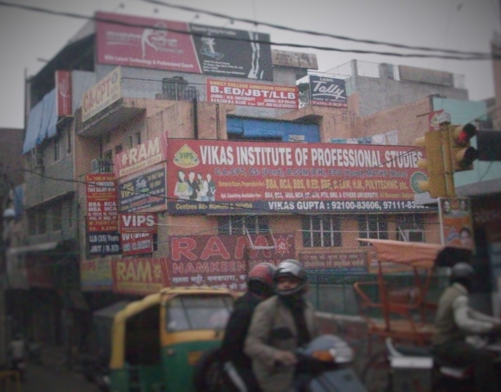 Carteles de publicidad, Delhi, India, 2014