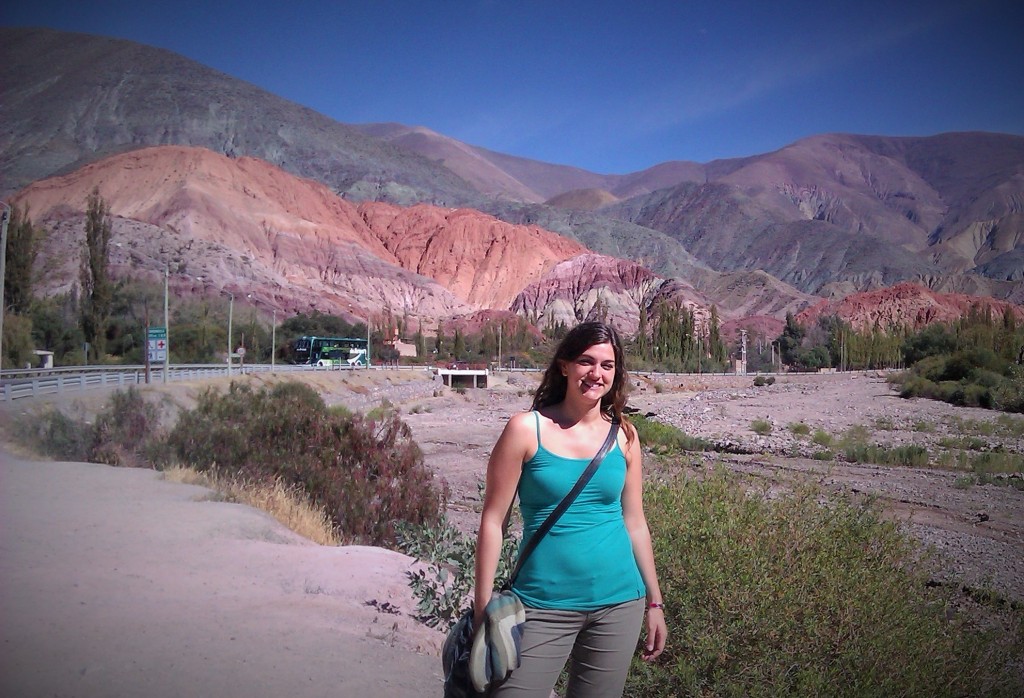 @rominitaviajera en Cerro Siete Colores, Purmamarca, Jujuy, Argentina, Abril 2013 - viajarcaminando.org