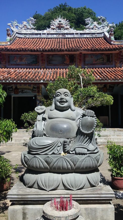 Buda de la felicidad en las montañas de mármol, Danang, Vietnam, 2015