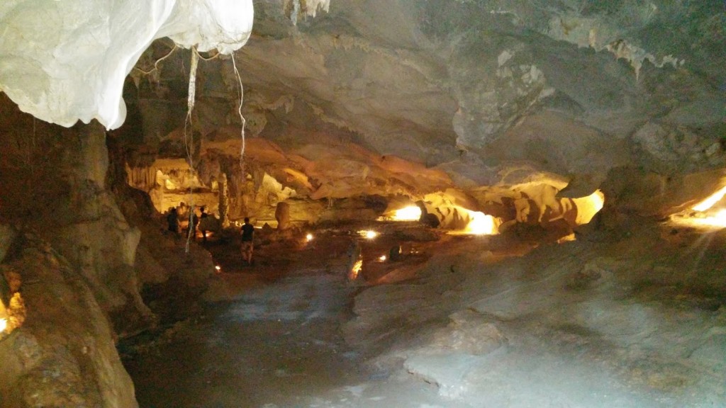 Cueva en la Bahía de Halong, Vietnam, 2015