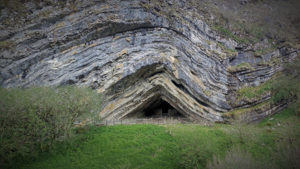 Cueva de Arpea, Navarra, España, mayo 2016 | viajarcaminando.org