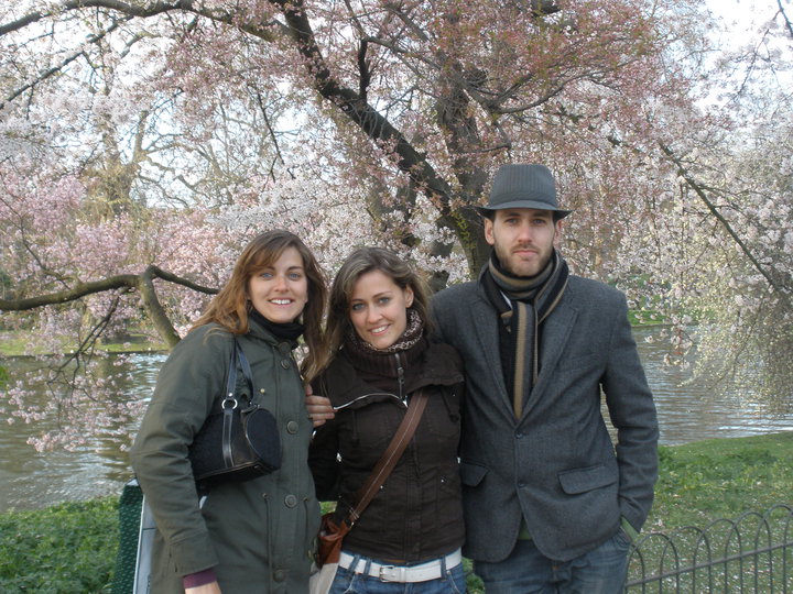@rominitaviajera y sus hermanos en St James park, Londres, Inglaterra, abril 2010 | viajarcaminando.org