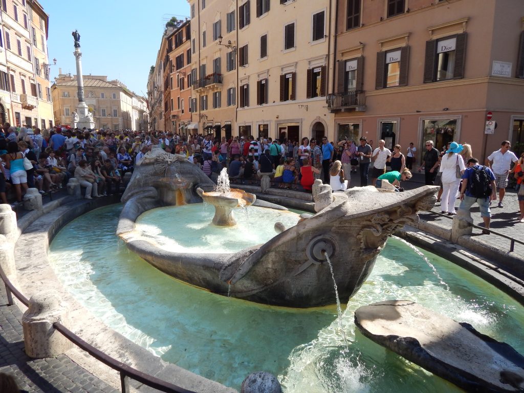 Fuente de la Barcaza, Piazza Spagna, Roma, Italia, 2013 | rominitaviajera